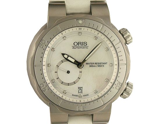Oris Divers Titan Smal Second Automatic Perlmutt Diamond 44mm